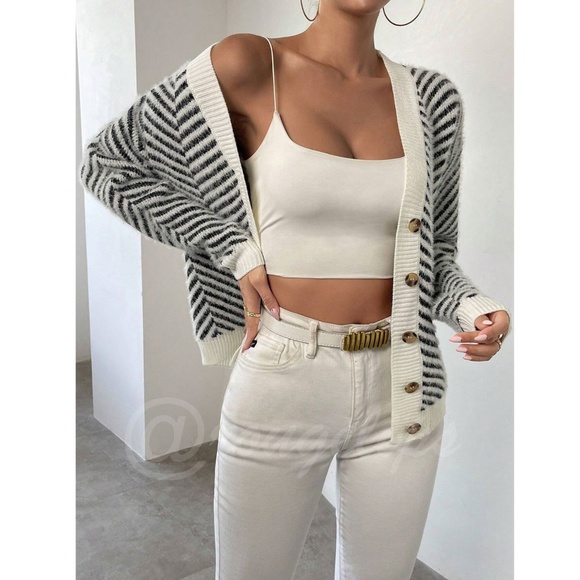 Fuzzy Chevron Black & Off White Button Up Cardigan Long Sleeve V-Neck - Picture 5 of 16